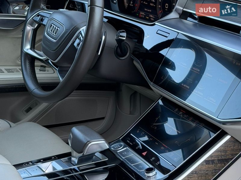 Седан Audi A8 2018 в Києві