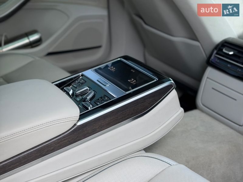 Седан Audi A8 2018 в Києві
