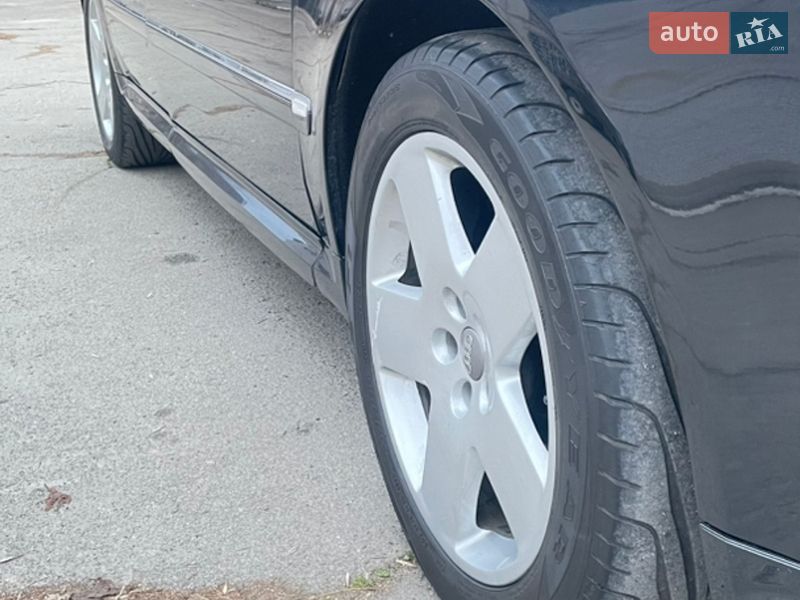 Седан Audi A8 2004 в Днепре