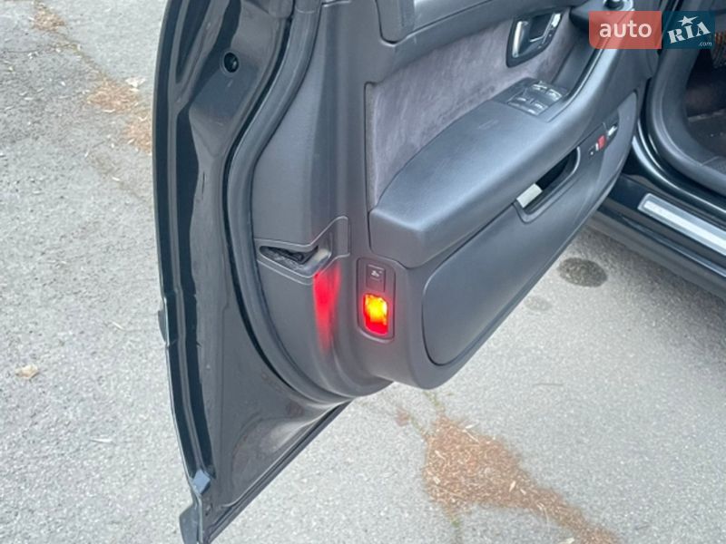 Седан Audi A8 2004 в Днепре