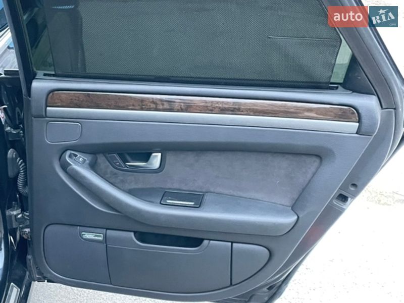 Седан Audi A8 2004 в Днепре