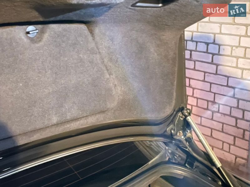 Седан Audi A8 2004 в Днепре