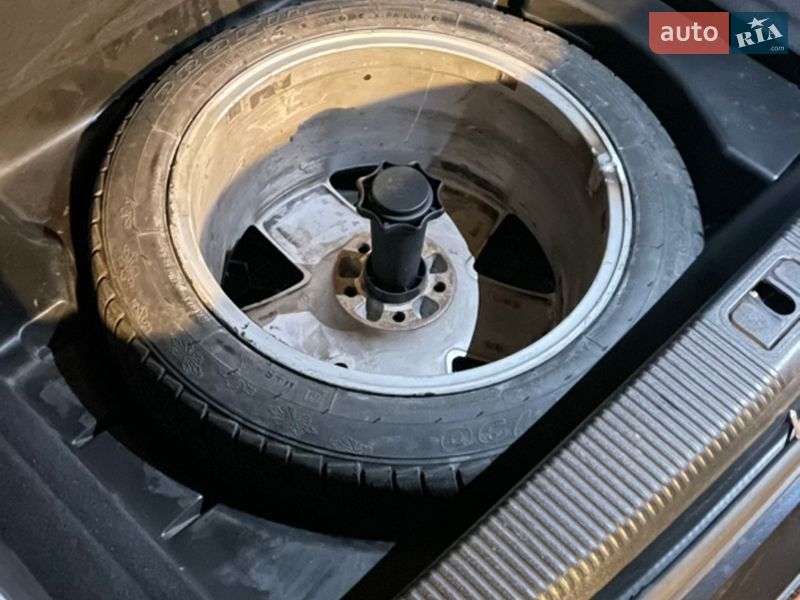 Седан Audi A8 2004 в Днепре