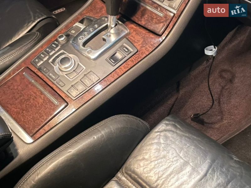 Седан Audi A8 2004 в Днепре