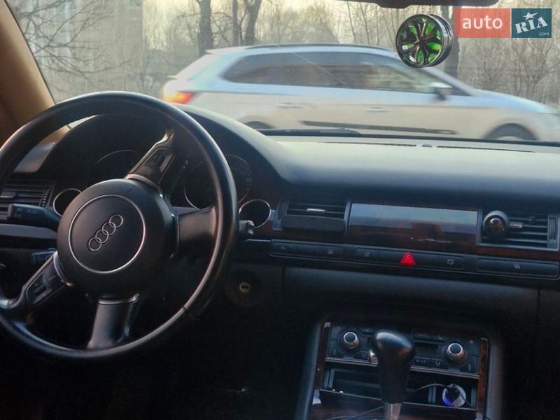 Седан Audi A8 2004 в Луцке