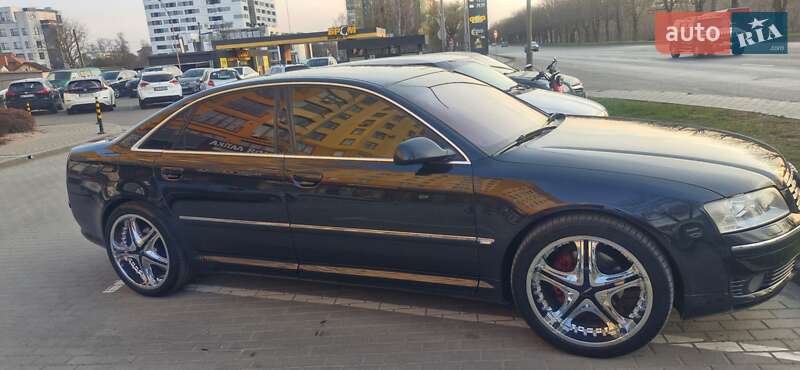 Седан Audi A8 2004 в Луцке