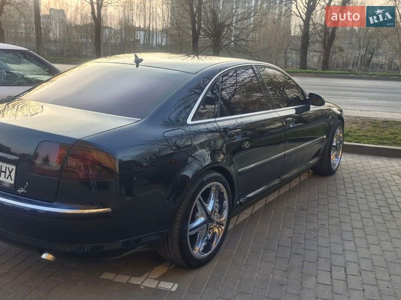 Седан Audi A8 2004 в Луцке