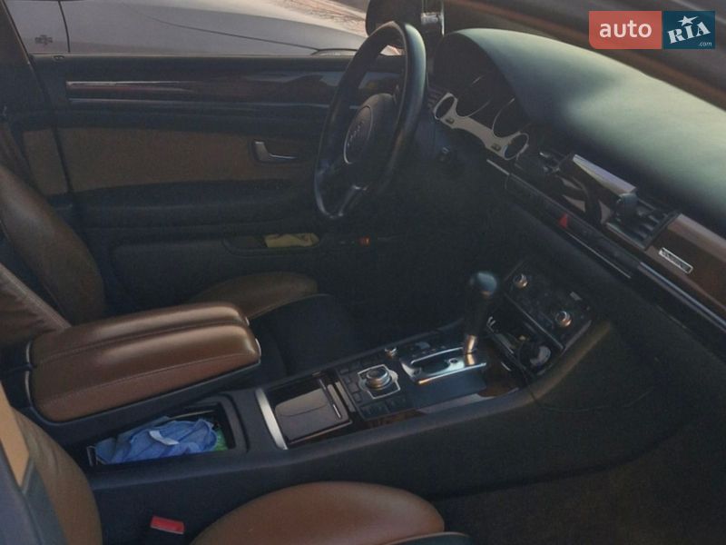Седан Audi A8 2004 в Луцке