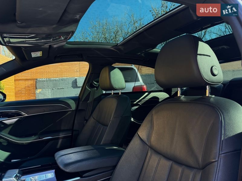 Седан Audi A8 2021 в Киеве