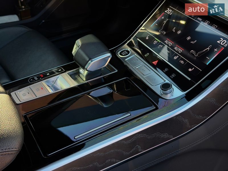 Седан Audi A8 2021 в Киеве