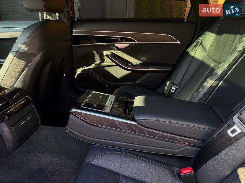 Седан Audi A8 2021 в Киеве
