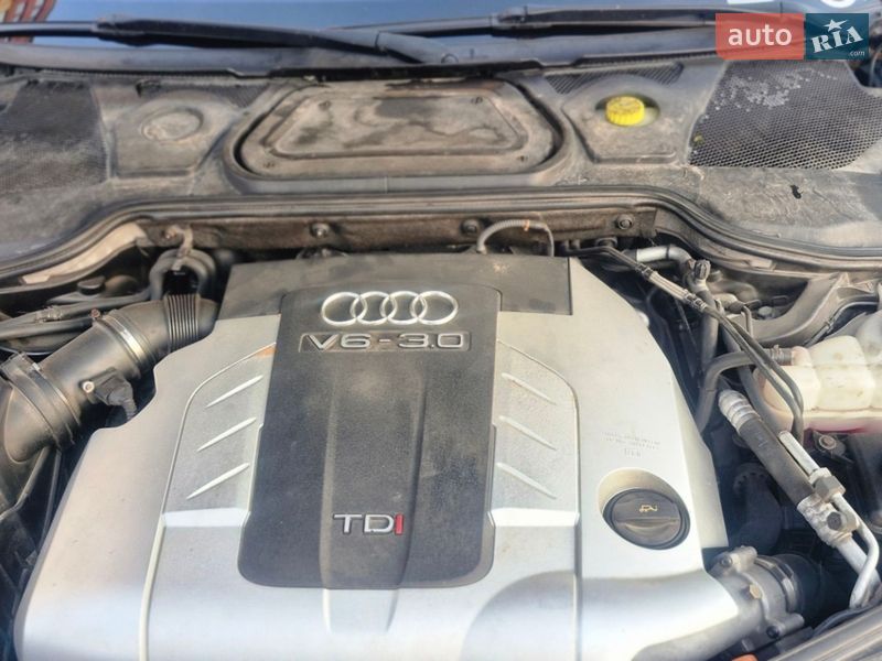 Седан Audi A8 2004 в Луцке