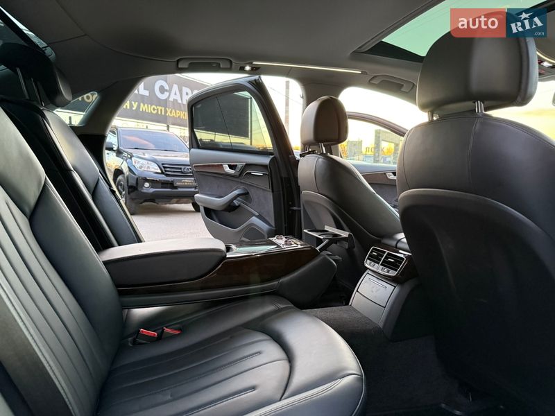 Седан Audi A8 2017 в Харкові