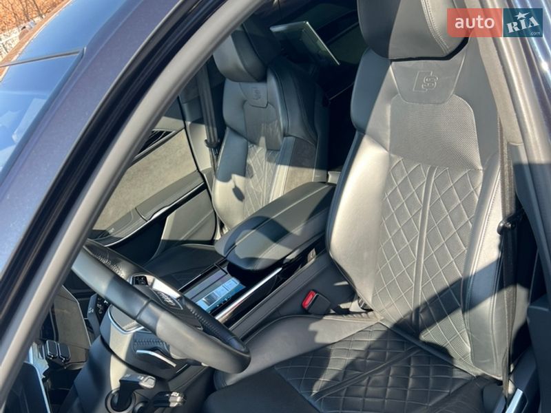 Седан Audi A8 2019 в Полтаве