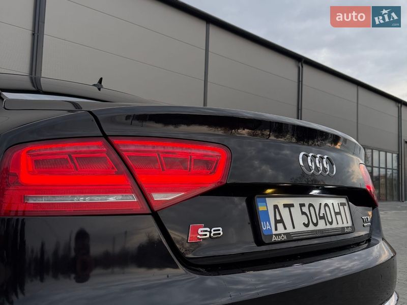 Седан Audi A8 2011 в Ивано-Франковске