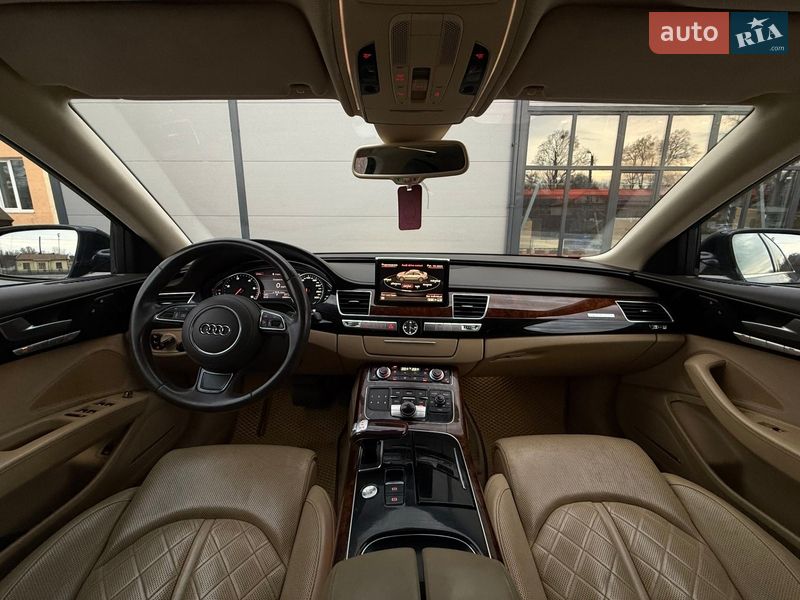 Седан Audi A8 2011 в Ивано-Франковске