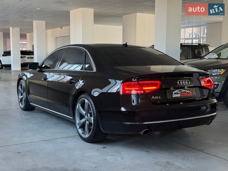 Седан Audi A8 2014 в Полтаві
