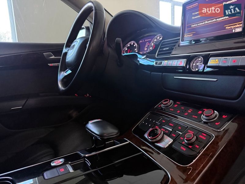 Седан Audi A8 2014 в Полтаві