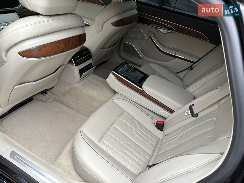 Седан Audi A8 2020 в Виннице