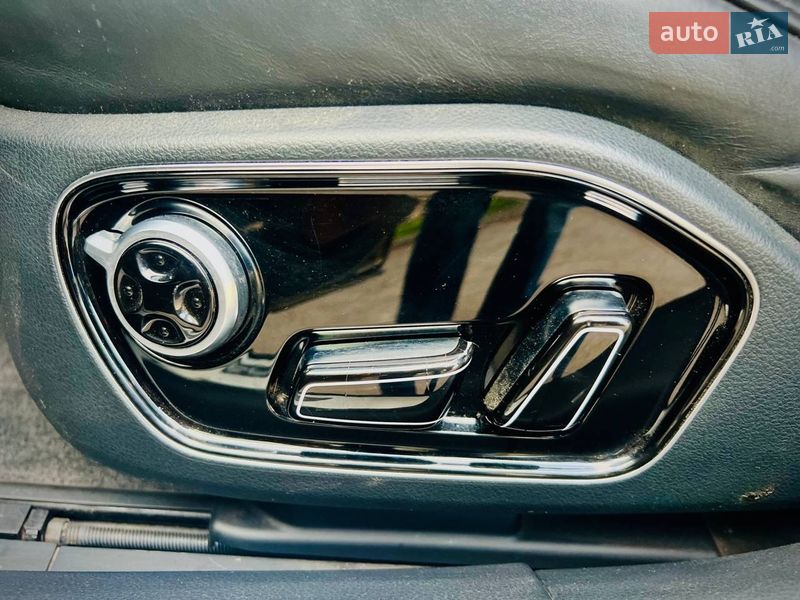 Седан Audi A8 2015 в Киеве