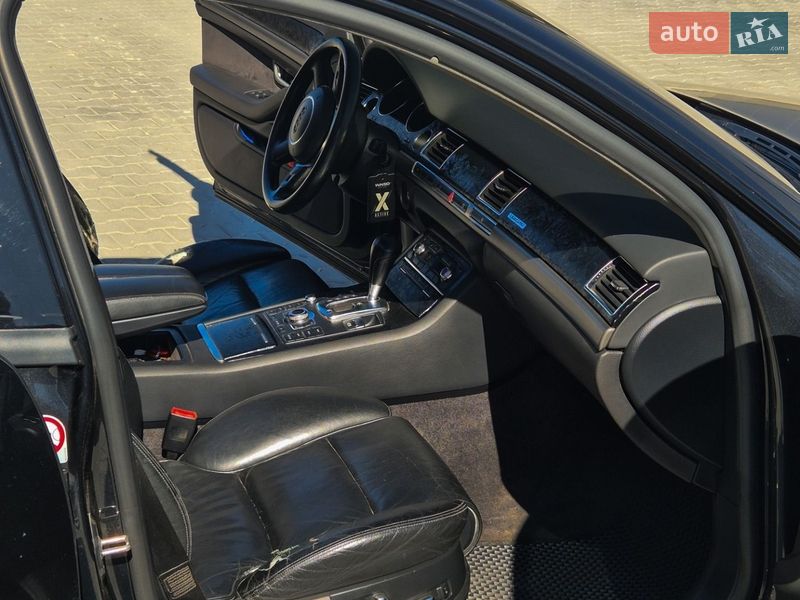 Седан Audi A8 2004 в Львове