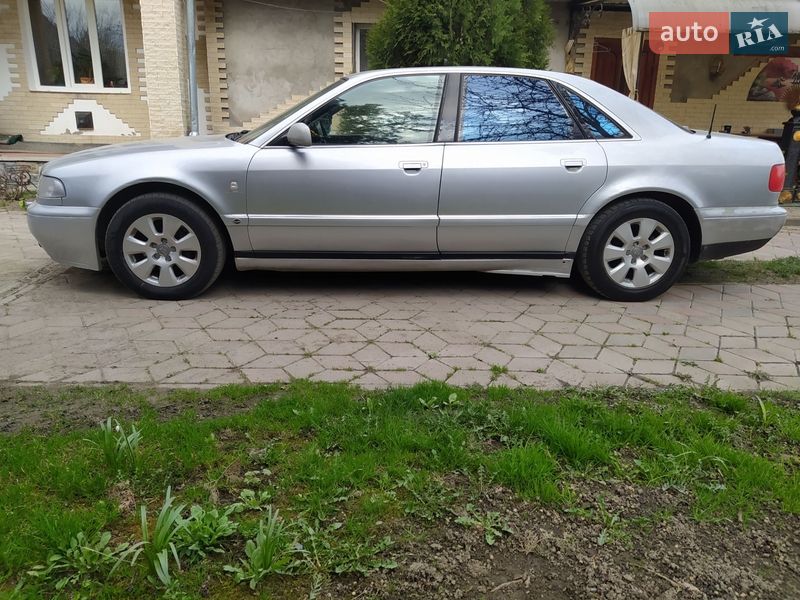 Седан Audi A8 1997 в Чернівцях