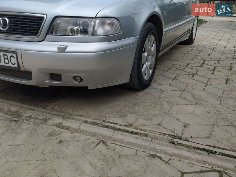 Седан Audi A8 1997 в Чернівцях