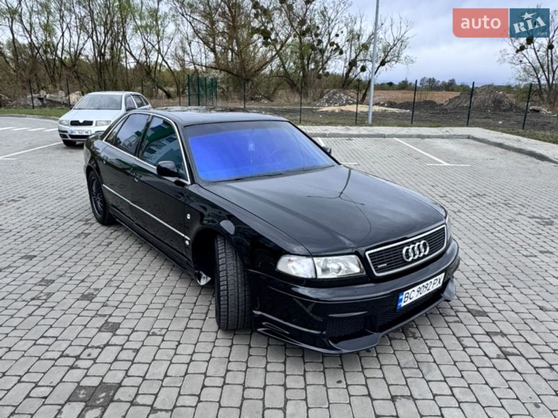 Седан Audi A8 1995 в Львове