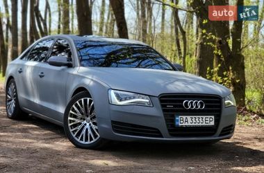 Седан Audi A8 2012 в Знам'янці