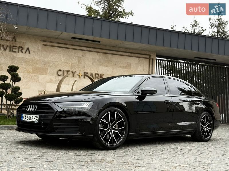 Седан Audi A8 2021 в Львове