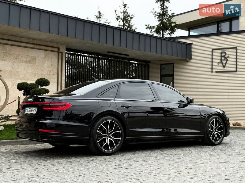 Седан Audi A8 2021 в Львове