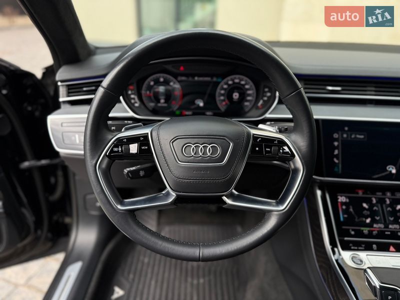 Седан Audi A8 2021 в Львове