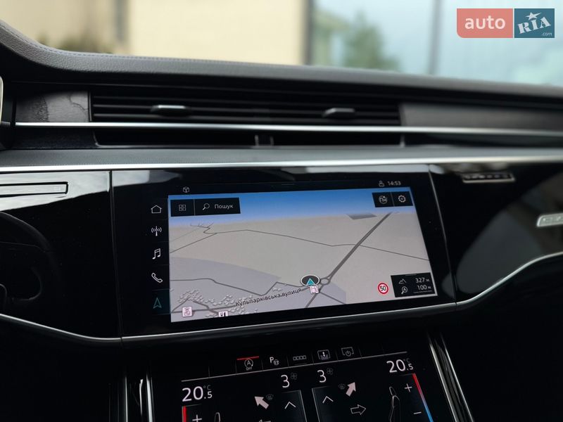 Седан Audi A8 2021 в Львове