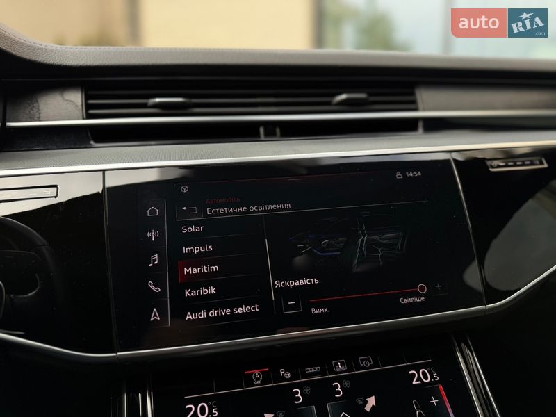 Седан Audi A8 2021 в Львове