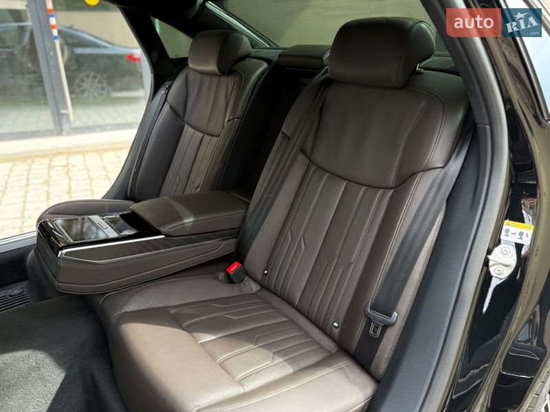 Седан Audi A8 2021 в Львове
