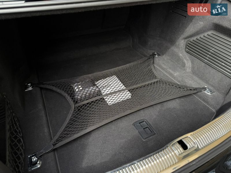 Седан Audi A8 2021 в Львове