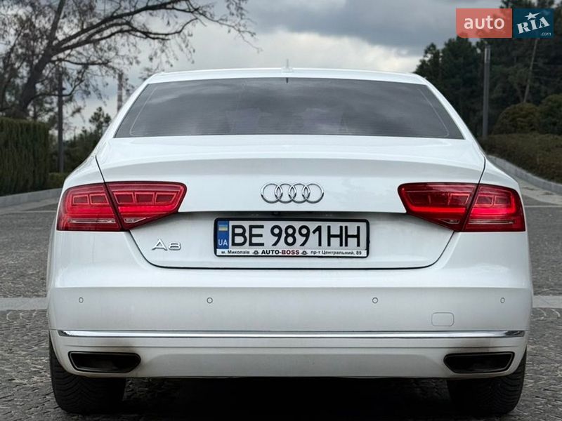 Седан Audi A8 2012 в Днепре