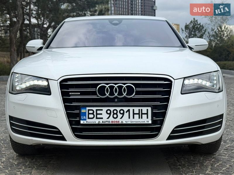 Седан Audi A8 2012 в Днепре