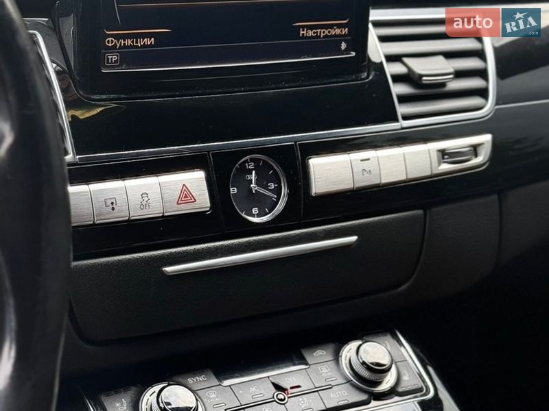 Седан Audi A8 2012 в Днепре