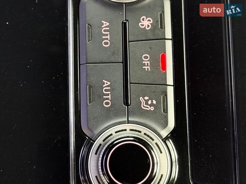 Седан Audi A8 2012 в Днепре