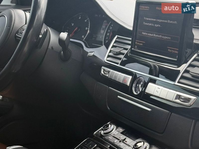Седан Audi A8 2012 в Днепре