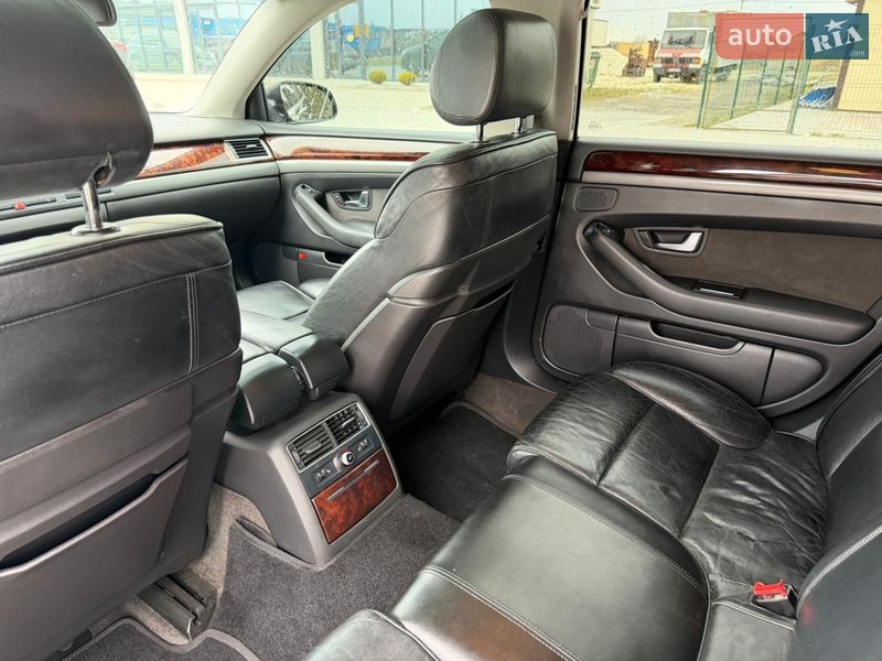 Седан Audi A8 2004 в Львові