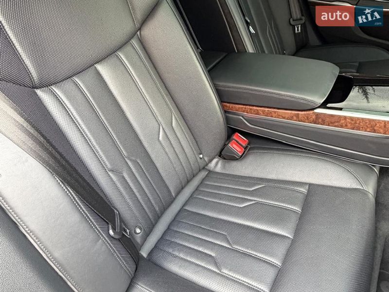 Седан Audi A8 2019 в Львові