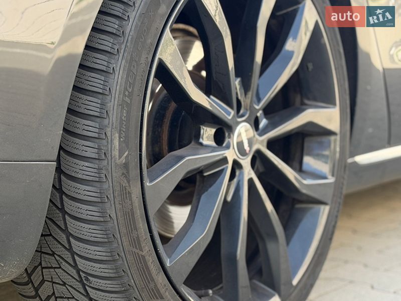 Седан Audi A8 2014 в Ровно