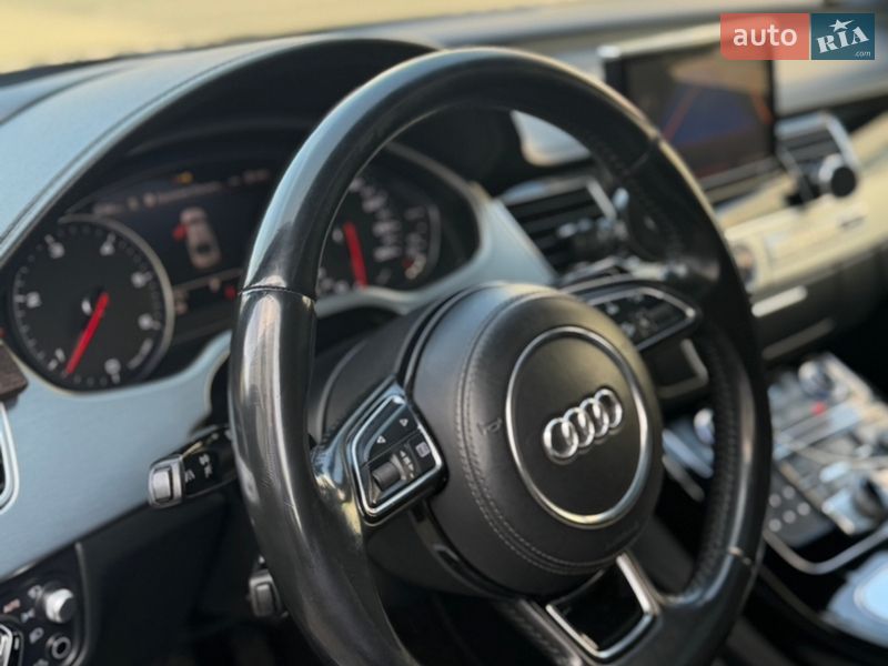 Седан Audi A8 2014 в Ровно