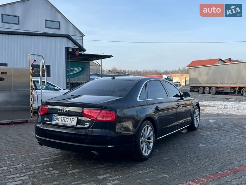 Седан Audi A8 2013 в Костополе