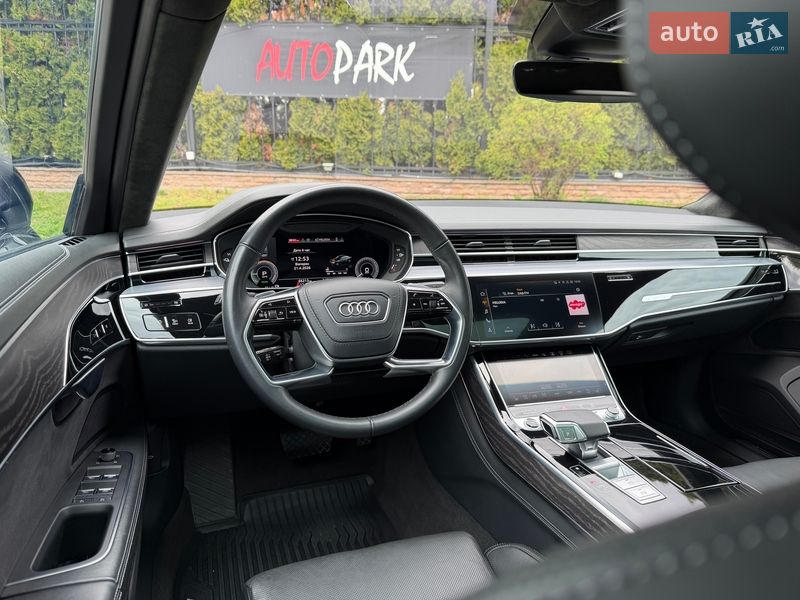 Седан Audi A8 2022 в Киеве