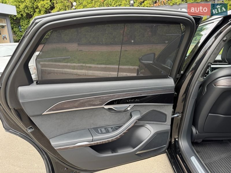 Седан Audi A8 2022 в Киеве