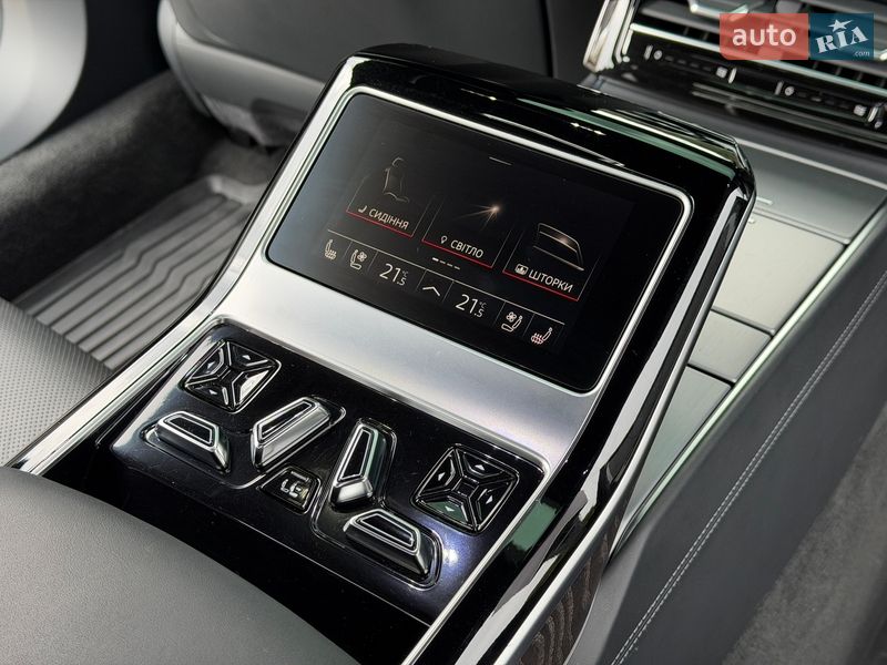 Седан Audi A8 2022 в Киеве
