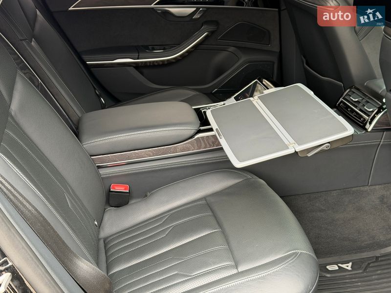 Седан Audi A8 2022 в Киеве